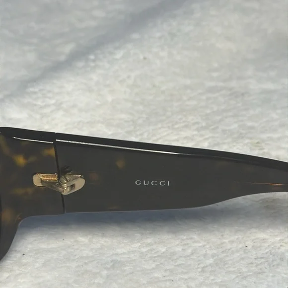 Gucci Sunglasses GG 2592/S Made in Italy - avconcontrols.com display picture 1